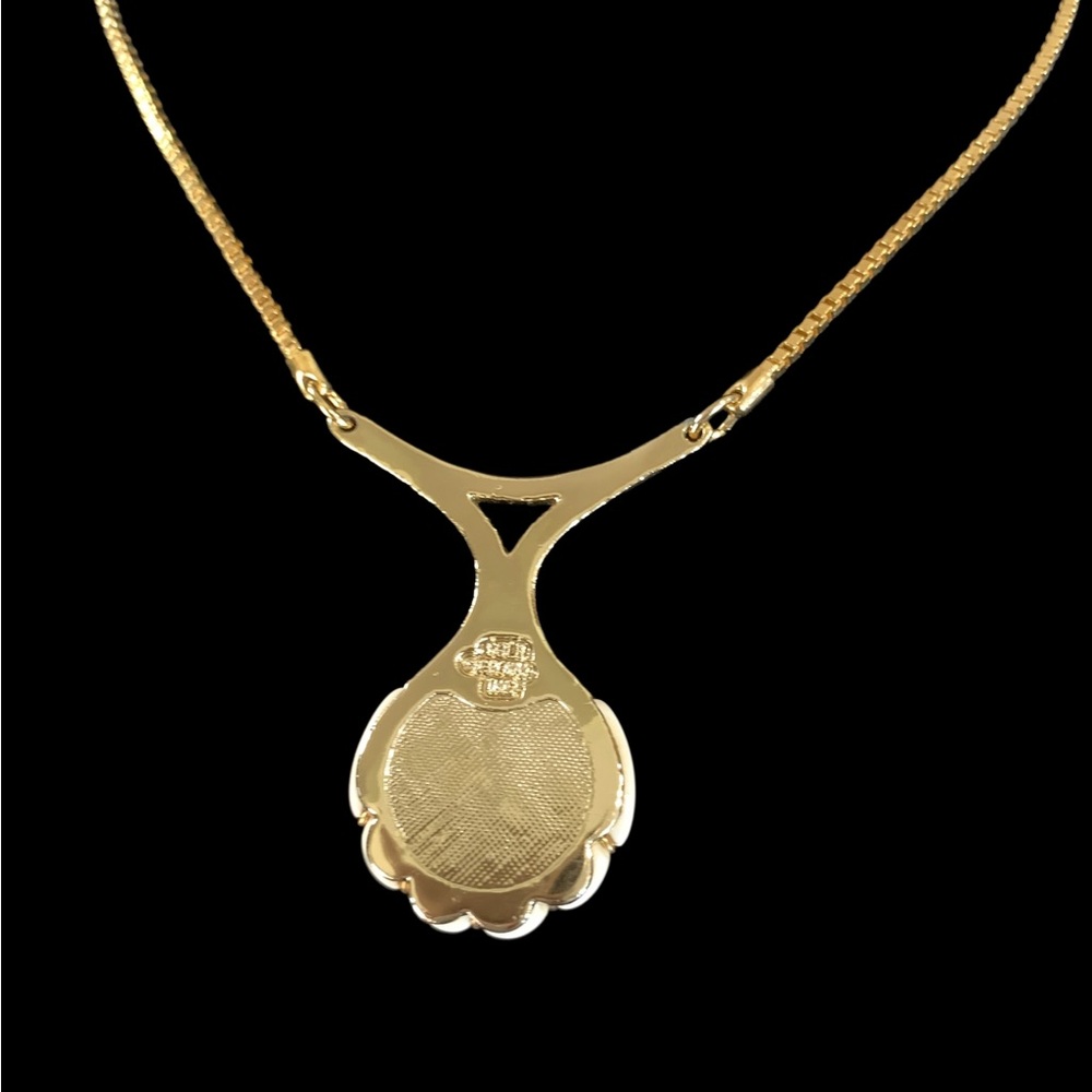 Vintage Shell Pendant Necklace and Clip On Earrings Set - Picture 12 of 13